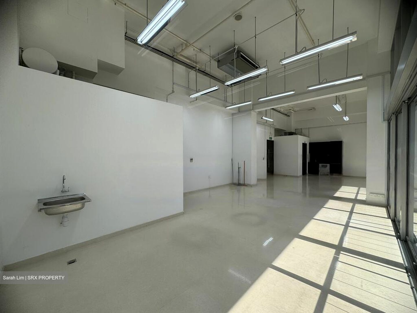 Eon Shenton (D2), Office #479510351